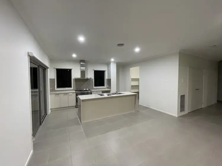 Second view of Homely house listing, 4 Kingly Place, Narre Warren VIC 3805