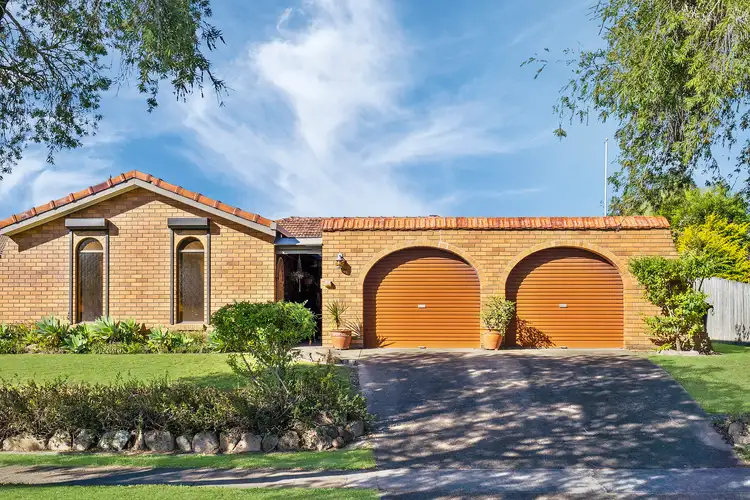 8 Bedivere Street, Carindale QLD 4152