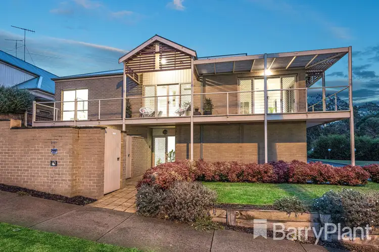 2/221 Roslyn Road, Belmont VIC 3216