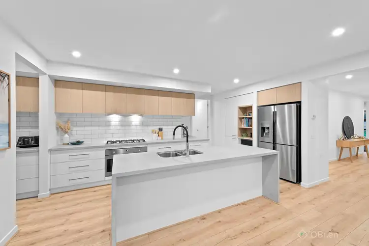 Fifth view of Homely house listing, 8 Lysanne Crescent, Berwick VIC 3806