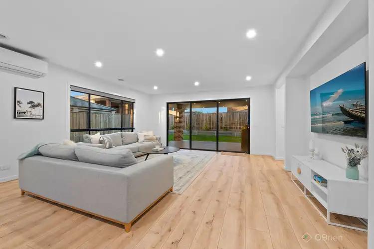 Sixth view of Homely house listing, 8 Lysanne Crescent, Berwick VIC 3806