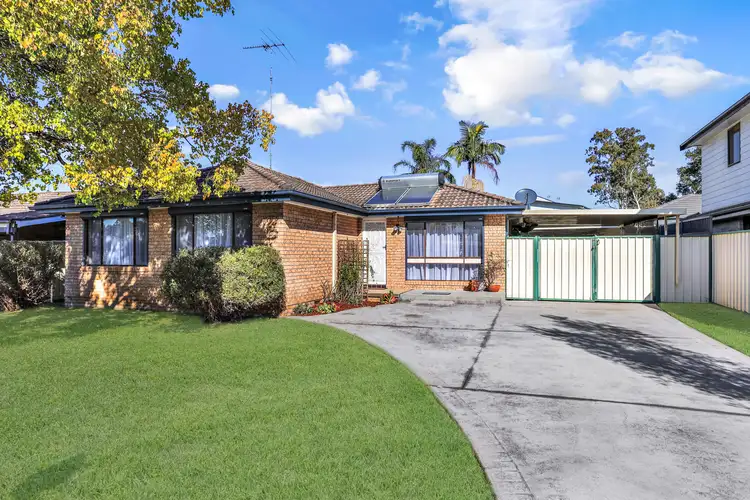 2 Kippax Place, St Clair NSW 2759