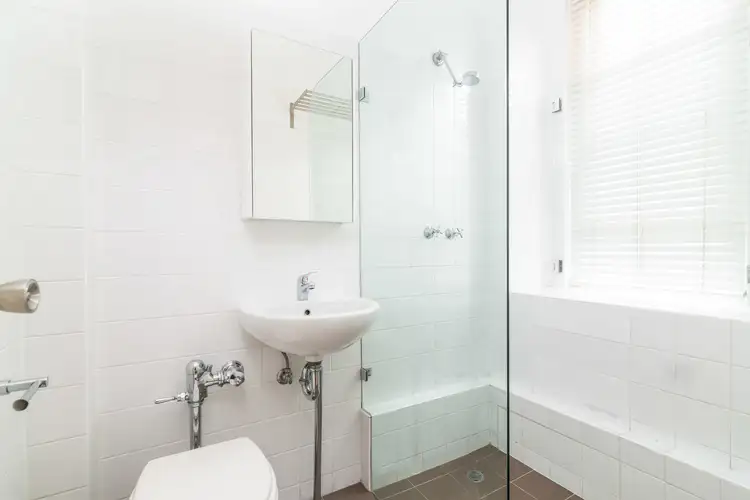 Third view of Homely studio listing, 205/3-5 Greenknowe Avenue, Elizabeth Bay NSW 2011