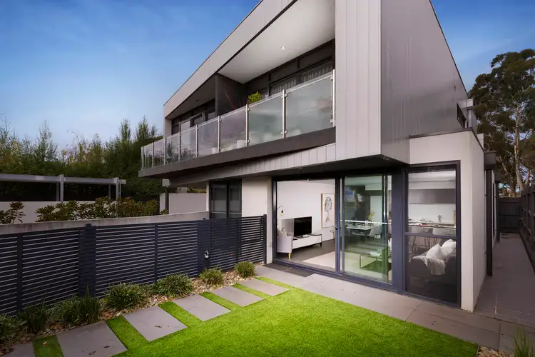 2/139 Woodland Street, Essendon VIC 3040