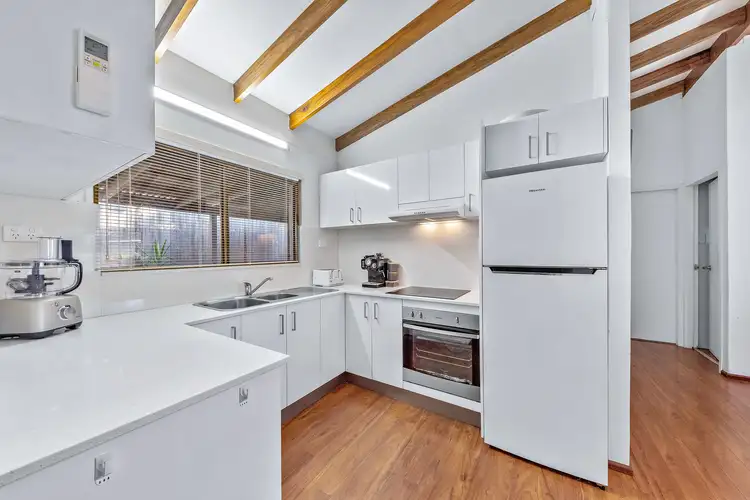 2/63 Manooka Drive, Cannonvale QLD 4802