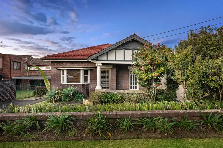 30 Gnarbo Avenue, Carss Park NSW 2221