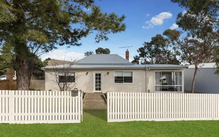 16 Brown Street, California Gully VIC 3556
