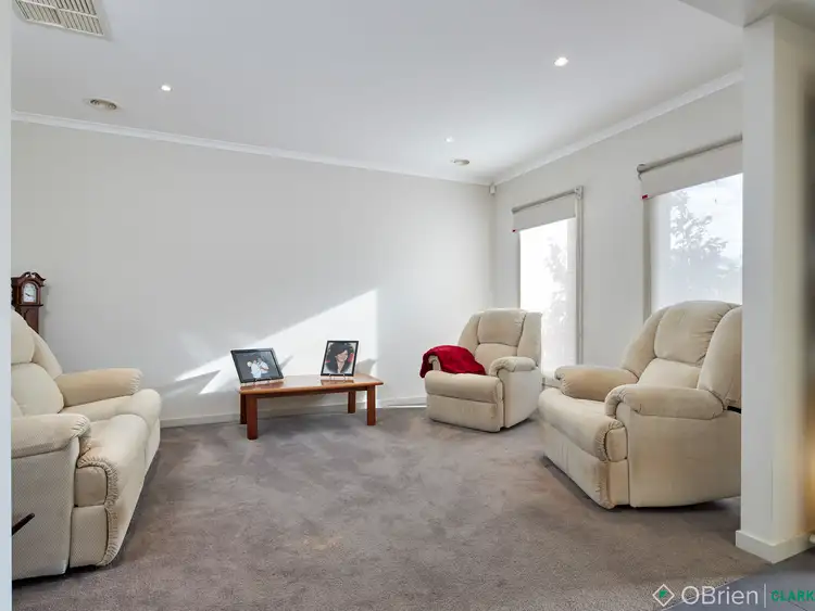Sixth view of Homely house listing, 10 Shakespeare Court, Drouin VIC 3818