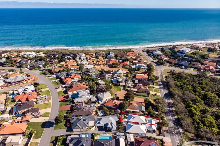 2/2 Clipper Way, Halls Head WA 6210