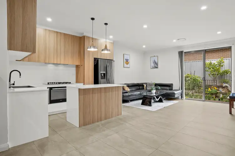 8/8 Carinya Road, Girraween NSW 2145