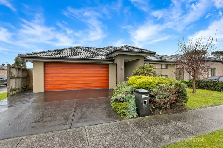 6 Retreat Avenue, Cranbourne North VIC 3977