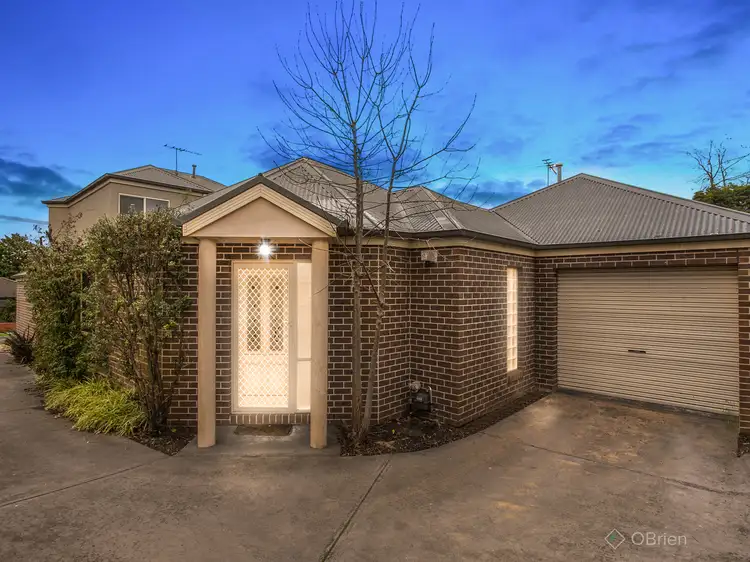 Main view of Homely unit listing, 2/15 Evan Street, Berwick VIC 3806