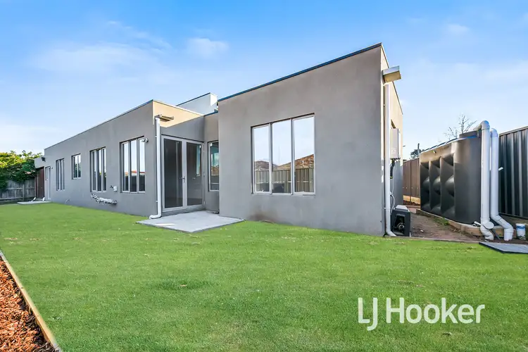 4/15 Menzies Avenue, Dandenong North VIC 3175