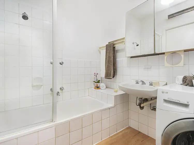 Fifth view of Homely apartment listing, 2/180 Barkly Street, St Kilda VIC 3182