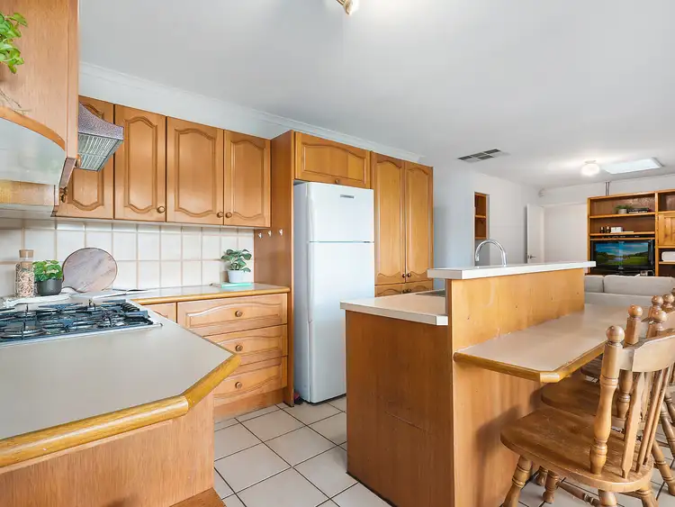 Fifth view of Homely house listing, 2 Ross Court, Yallambie VIC 3085