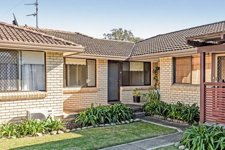 2/4 Lyne Street, Oak Flats NSW 2529