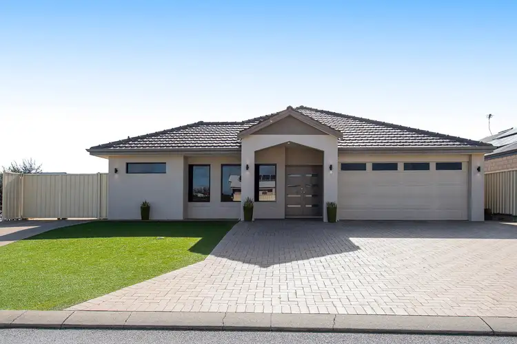 1 Arpenteur Turn, Madora Bay WA 6210