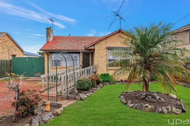 13 Bamburgh Street, Jacana VIC 3047