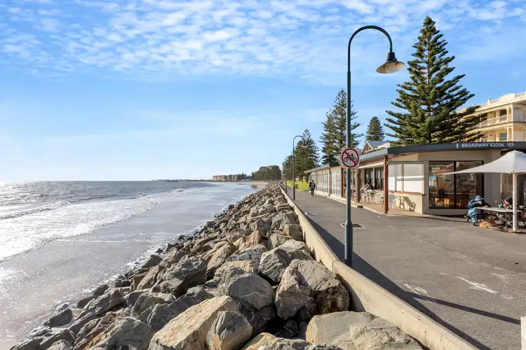 25/3 Broadway, Glenelg South SA 5045