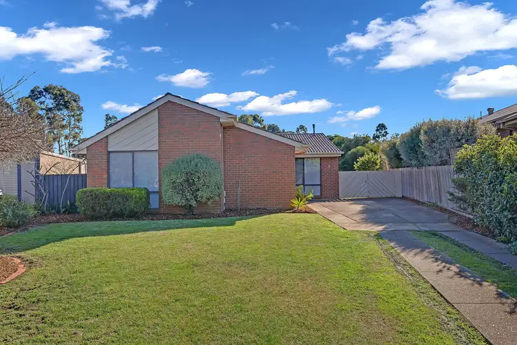8 Helen Court, Melton West VIC 3337