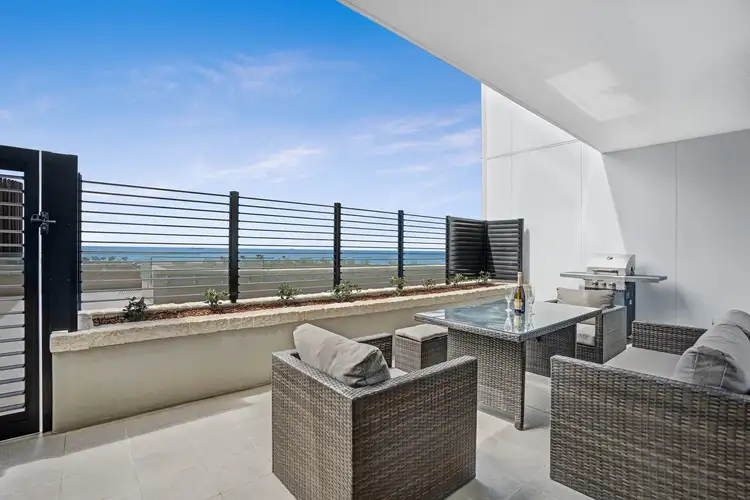 2/75 Shortland Esplanade, Newcastle NSW 2300