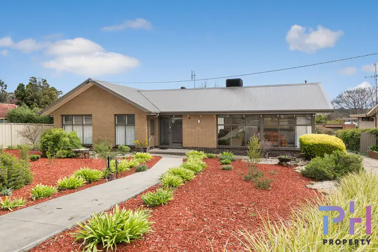 1 Powells Avenue, Strathdale VIC 3550