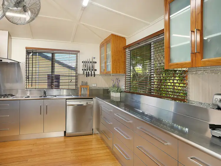 10 Railway Avenue, Railway Estate QLD 4810