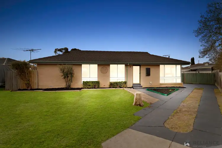 4 Devon Place, Melton West VIC 3337