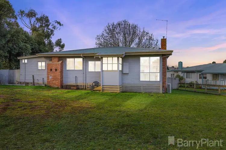 8 Mckindlay Street, Drouin VIC 3818