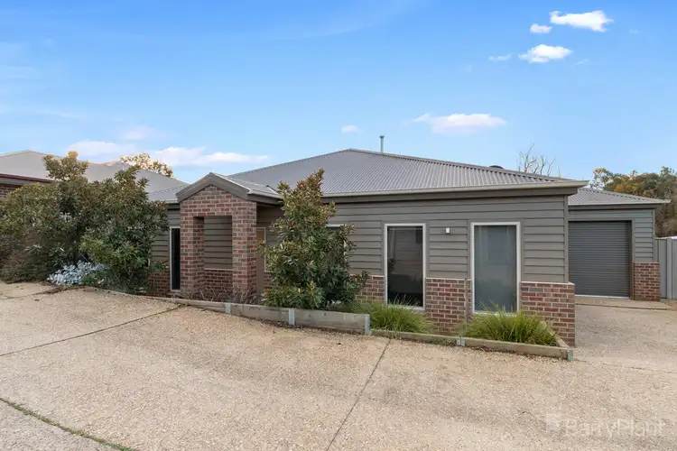 2/27 MacDougall, Golden Square VIC 3555