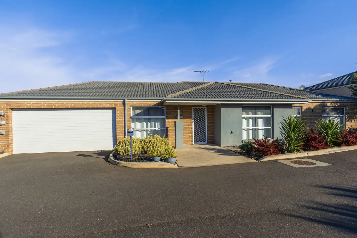 Main view of Homely townhouse listing, 6/8 Silverdale Drive, Darley VIC 3340