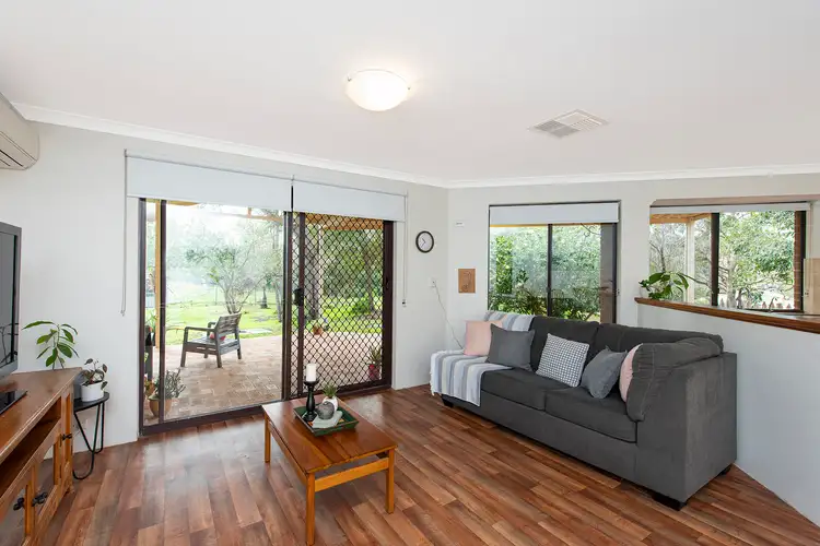Seventh view of Homely house listing, 5 Sapphire Court, Mount Richon WA 6112