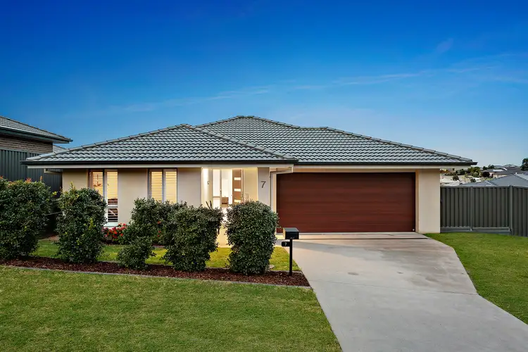 7 Vesta Street, Cameron Park NSW 2285