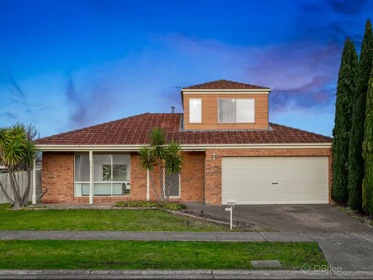 2 Barham Way, Cranbourne East VIC 3977