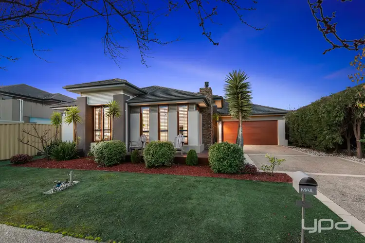 2 Cherry Lake Green, Caroline Springs VIC 3023