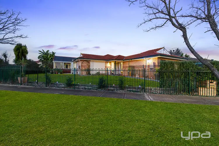 4 Wood Grove, Burnside VIC 3023