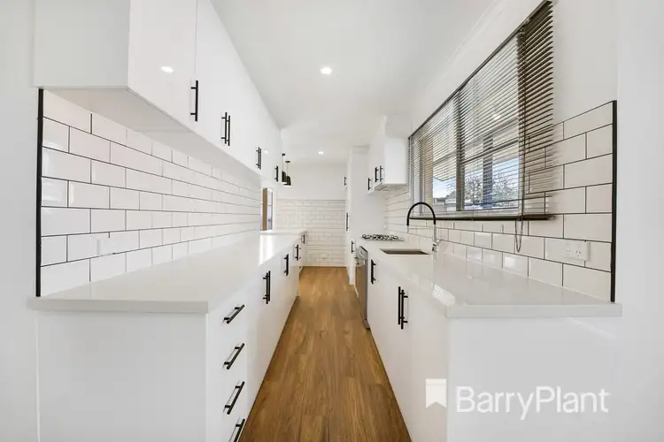 8 Tollhouse Road, Kings Park VIC 3021