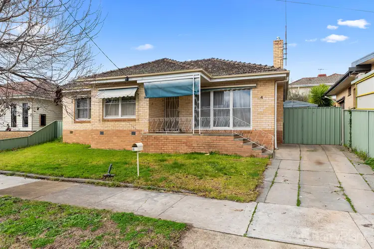4 Montgomery Crescent, White Hills VIC 3550
