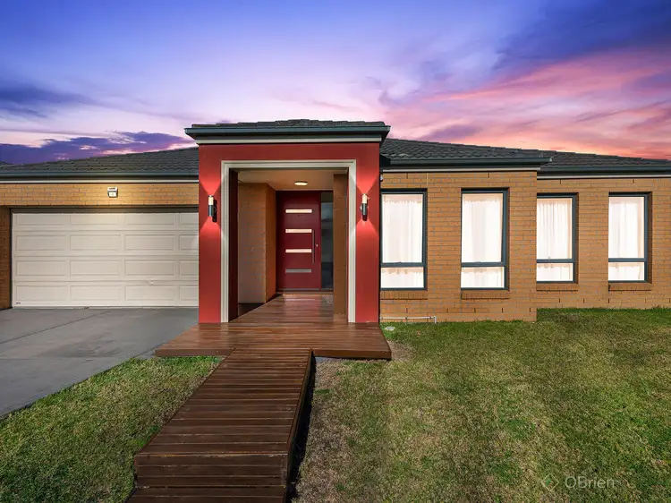 8 Silvergum Place, Cranbourne VIC 3977