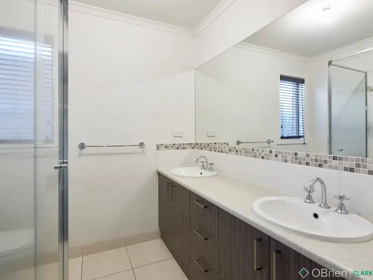 Sixth view of Homely house listing, 30 Shakespeare Court, Drouin VIC 3818