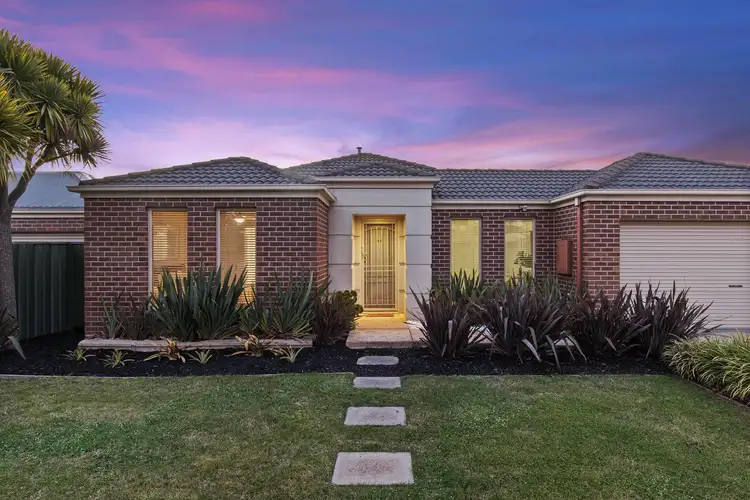 96 Stirling Drive, Lake Gardens VIC 3355
