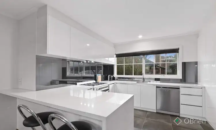 Fifth view of Homely house listing, 2 Lyn Court, Somerville VIC 3912