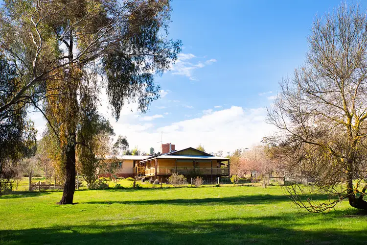 6680 Midland Highway, Guildford VIC 3451