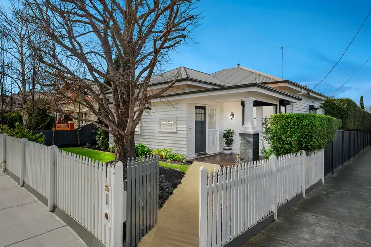 25 Cairns Avenue, Newtown VIC 3220