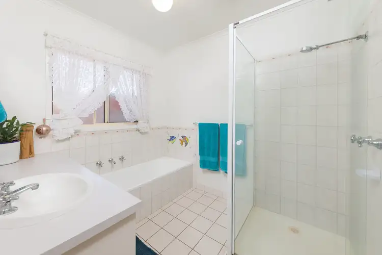 Sixth view of Homely house listing, 2 Thomas Place, Wodonga VIC 3690