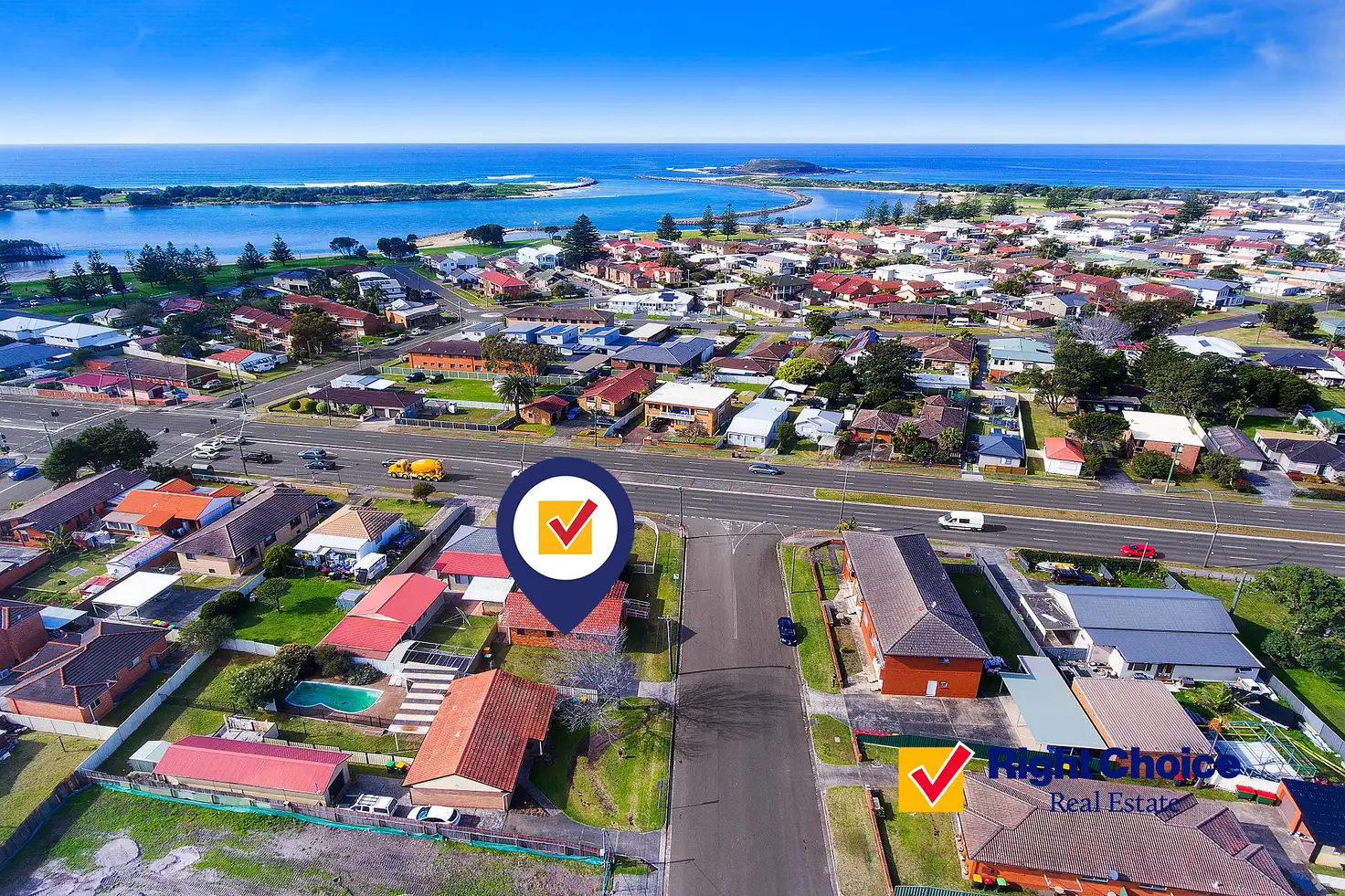 Main view of Homely townhouse listing, 3/24 Shellharbour Road, Lake Illawarra NSW 2528