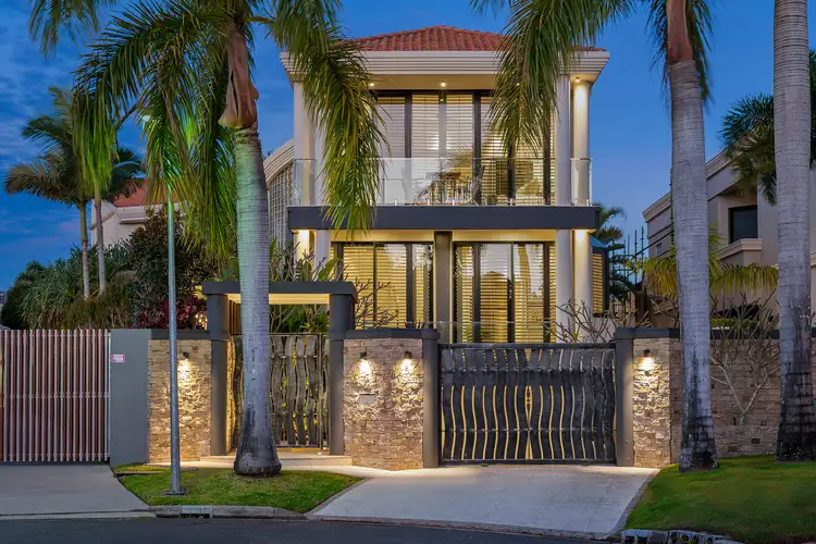 2 Wildash Street, Southport QLD 4215