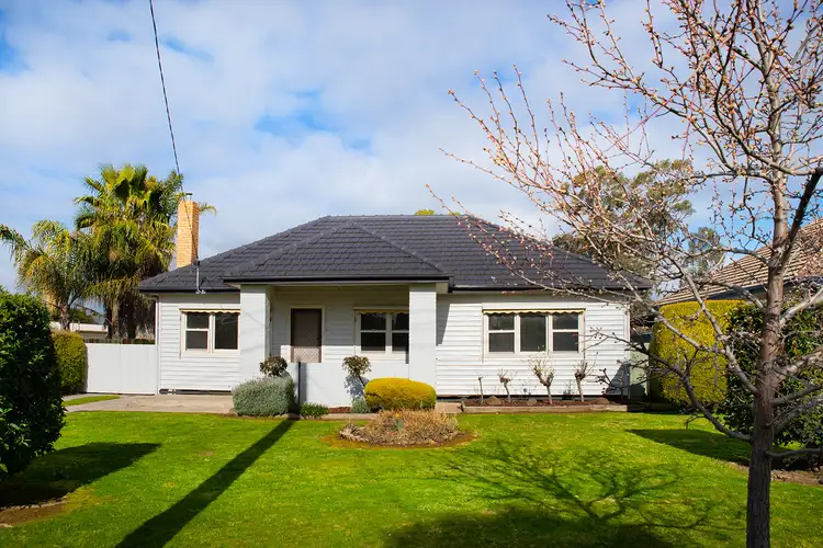 Main view of Homely house listing, 3 Hope Street, Kangaroo Flat VIC 3555