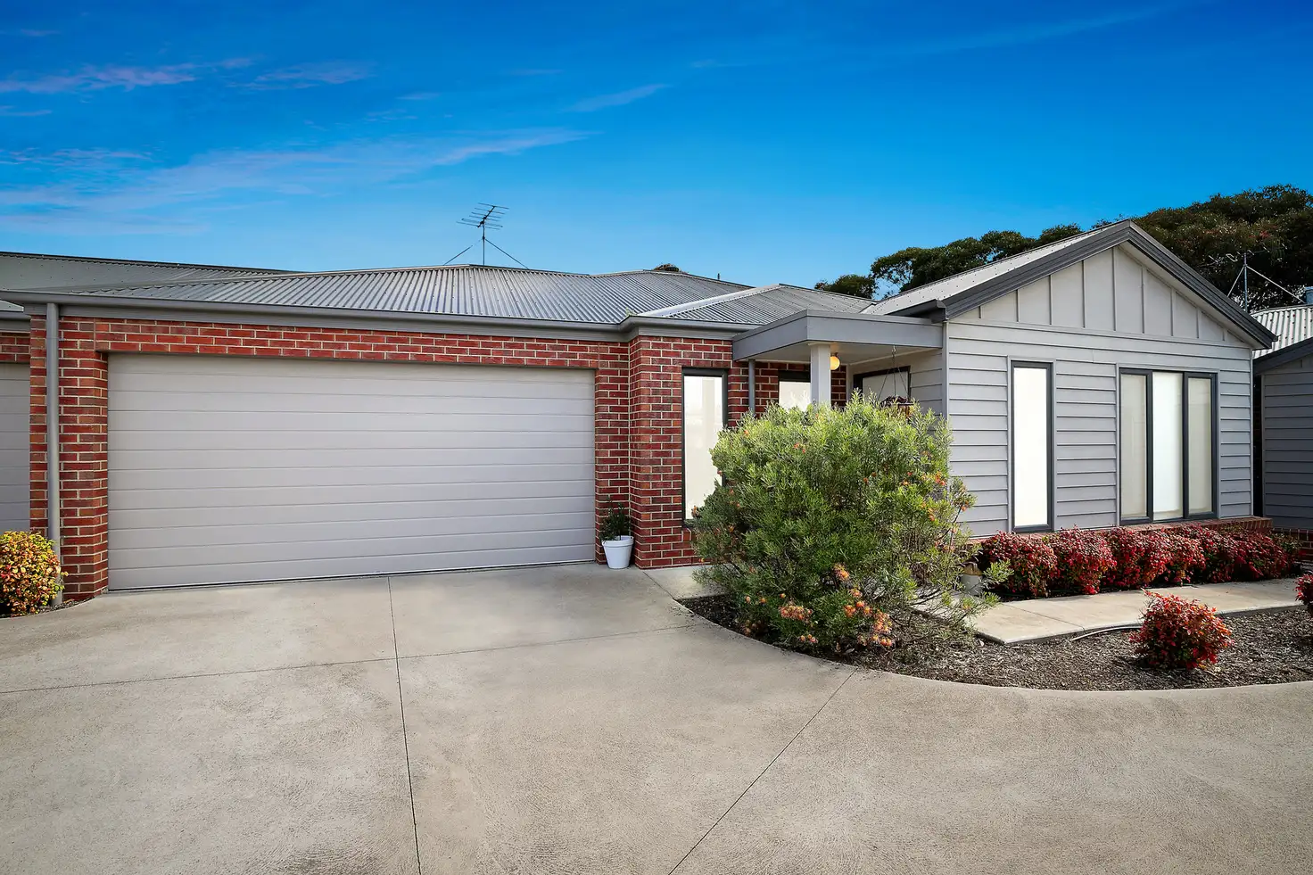 Main view of Homely unit listing, 2/12 Castle Court, Bell Park VIC 3215