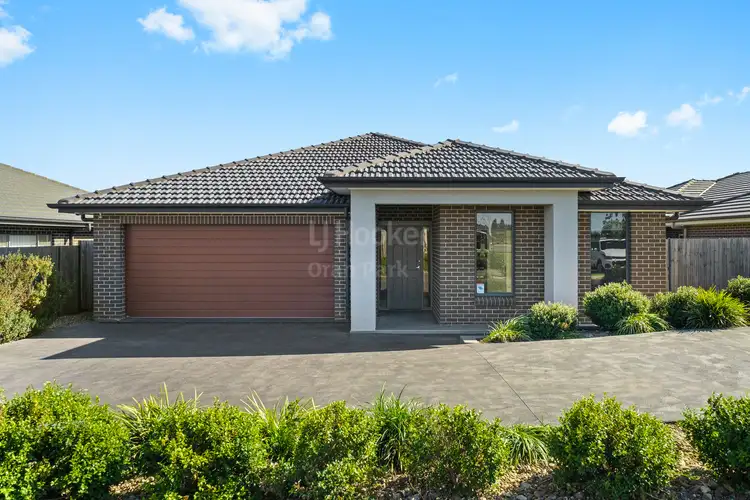 6 Austen Circuit, Oran Park NSW 2570